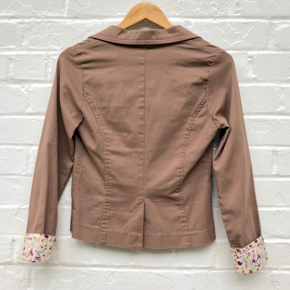 Hae Floral Contrast Cuffed Cotton Tawny Blazer - Picture 6 of 7